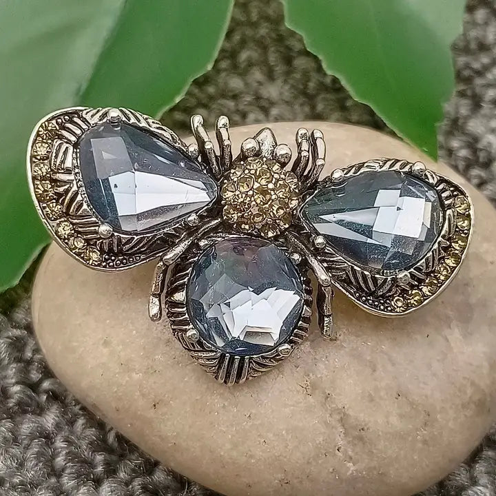 Mio Queena - Sparkling Glass Rhinestone Bee Brooch
