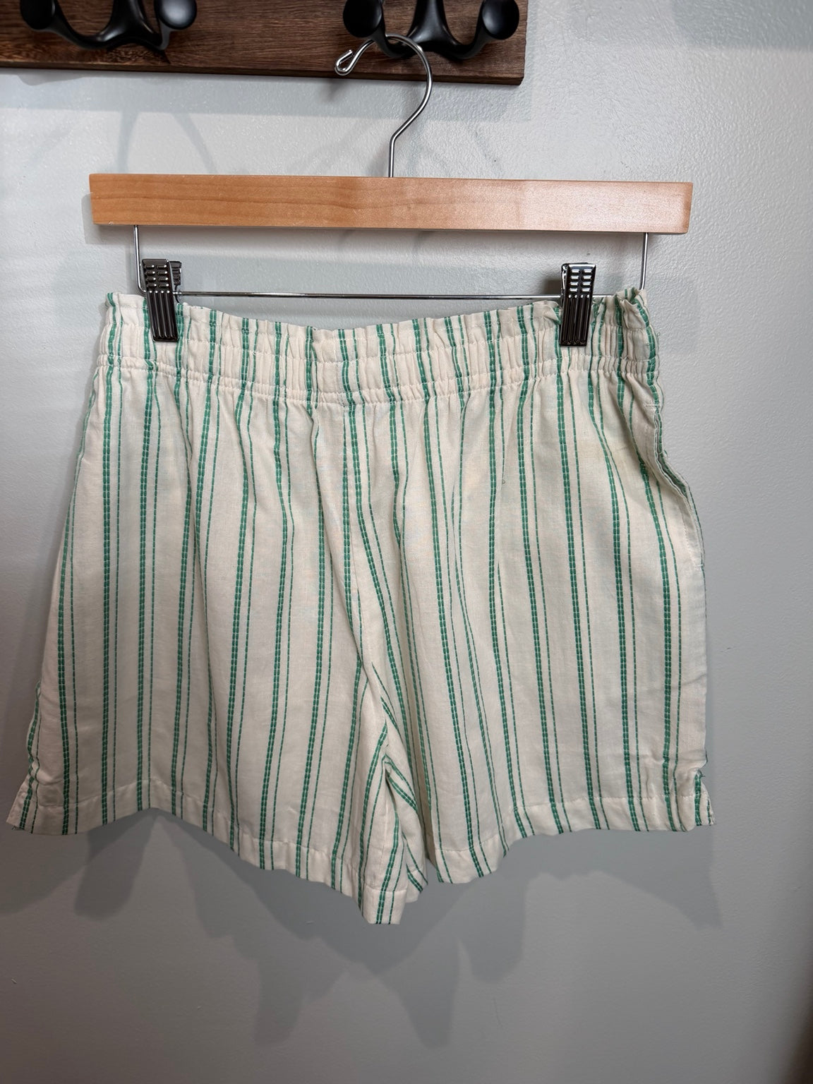Ichi green striped cream shorts
