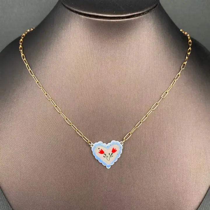 Mio Queena - Flower-Pattern Heart Charm Necklace